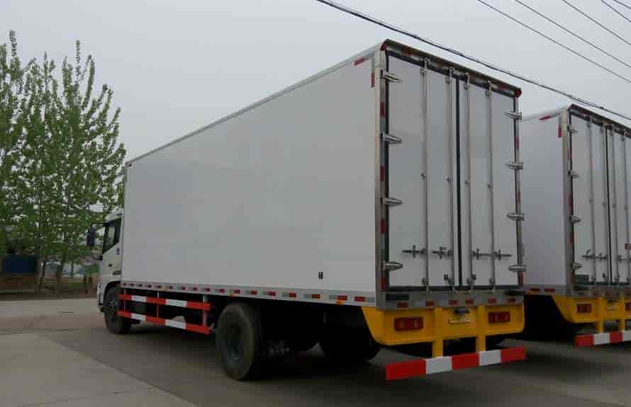东风天锦6.1/7.4米冷藏车